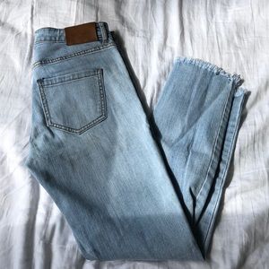 LIGHT WASH BILLABONG JEANS